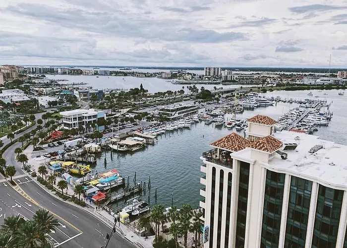 Pet Friendly 1br Steps To Clearwater * Clearwater Beach
